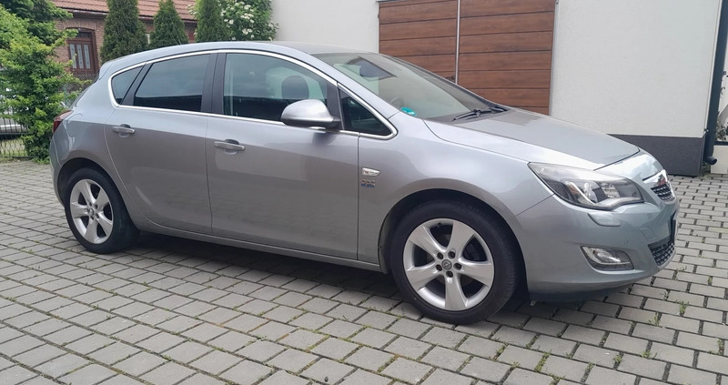 Opel Astra cena 26900 przebieg: 213000, rok produkcji 2010 z Sułkowice małe 301